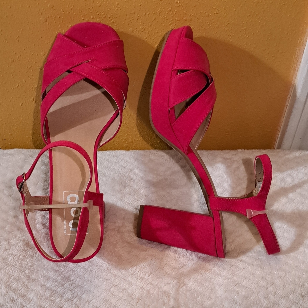 NEW Pop Fuschia heel
